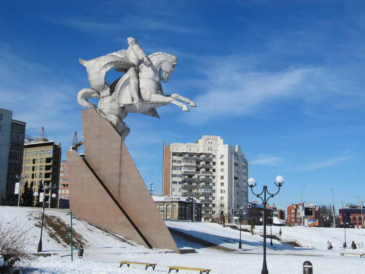 Памятник генералу Исса Плиеву
